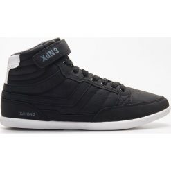 Wysokie sneakersy z eco skóry - Czarny. Czarne sneakersy męskie Cropp, bez zapięcia. Za 139,99 zł.