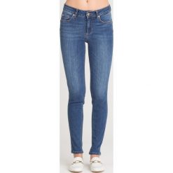 JEANSY SLIM FIT LIU JO. Niebieskie jeansy damskie Liu Jo, z aplikacjami, z elastanu. Za 287,40 zł.