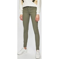 Pepe Jeans - Spodnie Pixie. Spodnie damskie Pepe Jeans, bez wzorów, z elastanu. W wyprzedaży za 299,90 zł.