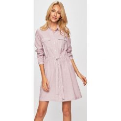 Vero Moda - Sukienka. Różowe sukienki damskie Vero Moda, na co dzień, s, bez wzorów, z bawełny, casualowe, bez kołnierzyka, z długim rękawem, długie, maxi, proste. W wyprzedaży za 99,90 zł.
