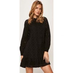 Vero Moda - Sukienka. Sukienki damskie Vero Moda, na co dzień, s, z haftami, z bawełny, casualowe, ze stójką, z długim rękawem, długie, mini, proste. W wyprzedaży za 159,90 zł.