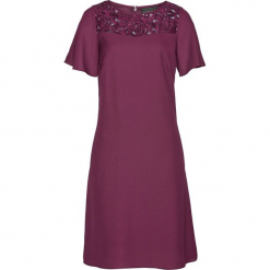 Sukienka z koronką bonprix jeżynowy. Fioletowe sukienki damskie bonprix, w koronkowe wzory, z koronki, eleganckie, bez kołnierzyka, bez rękawów. Za 49,99 zł.