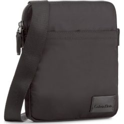 Saszetka CALVIN KLEIN - Ease Flat Crossover K50K503468 001. Czarne torby męskie skórzane marki Calvin Klein, bez wzorów, z materiału, młodzieżowe. W wyprzedaży za 269,00 zł.