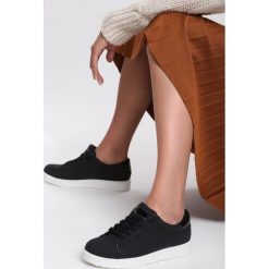 Czarne Buty Sportowe Elastic Hands. Czarne buty sportowe damskie Renee, z aplikacjami, z lakierowanej skóry, sportowe. Za 69,99 zł.