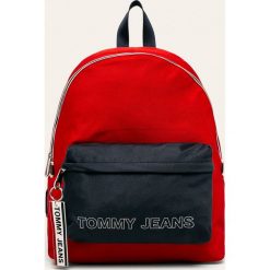 Tommy Jeans - Plecak. Czerwone plecaki damskie Tommy Jeans, z aplikacjami, z poliesteru. Za 359,90 zł.