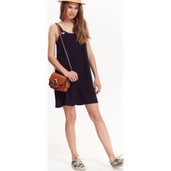 LUŹNA SUKIENKA Z EYELETAMI PRZY RAMIĄCZKACH. Czarne sukienki damskie letnie marki TROLL, na co dzień, s, z dzianiny, na ramiączkach. W wyprzedaży za 39,99 zł.
