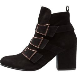 Marcel Ostertag x Tamaris Botki black. Czarne botki damskie skórzane Marcel Ostertag x Tamaris, klasyczne. Za 459,00 zł.