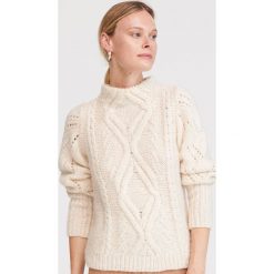 Sweter z ażurowym wzorem - Kremowy. Białe swetry damskie Reserved, s, bez wzorów, bez rękawów, bez kaptura. Za 99,99 zł.