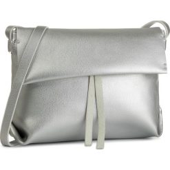 Torebka CLARKS - Cabana Cove 261439460 Silver. Szare listonoszki damskie Clarks, bez wzorów, ze skóry ekologicznej, na ramię, bez dodatków. W wyprzedaży za 189,00 zł.