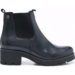 Carinii - Botki. Czarne botki damskie skórzane marki Carinii, z okrągłym noskiem. W wyprzedaży za 179,90 zł.