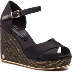 Espadryle TOMMY HILFIGER - Feminine Wedge Sandal Basic FW0FW04078 Black 990. Czarne espadryle damskie TOMMY HILFIGER, bez wzorów, ze skóry, bez obcasa, na obcasie. W wyprzedaży za 279,00 zł.