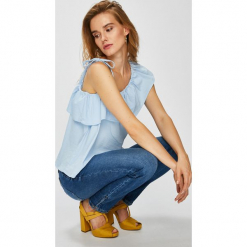 Vero Moda - Top. Niebieskie bluzki damskie Vero Moda, s, z elastanu, casualowe, bez rękawów. W wyprzedaży za 49,90 zł.