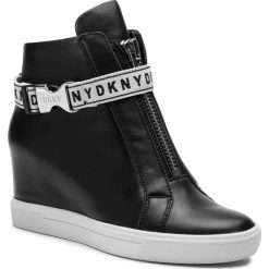 Sneakersy DKNY - Caddie K1933879 Black. Czarne półbuty damskie DKNY, ze skóry ekologicznej. Za 779,00 zł.