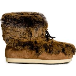 Buty MOON BOOT FAR SIDE MID PREMIUM SOFT F. Czerwone buty trekkingowe damskie Moon Boot, na zimę. W wyprzedaży za 540,00 zł.