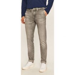 Pepe Jeans - Jeansy James. Szare jeansy męskie Pepe Jeans, bez wzorów, z obniżonym stanem. W wyprzedaży za 319,90 zł.
