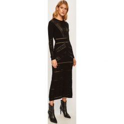 Twinset - Sukienka. Czarne sukienki damskie Twinset, na co dzień, s, bez wzorów, z elastanu, z okrągłym kołnierzem, bez rękawów, proste. W wyprzedaży za 899,90 zł.