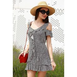 Sukienka BRENDY BLACK. Czarne sukienki damskie IVET, na co dzień, na lato, bez wzorów, z falbankami, z krótkim rękawem, krótkie, mini. W wyprzedaży za 59,00 zł.