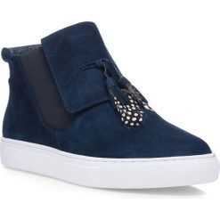 Buty damskie. Białe mokasyny damskie Wittchen, bez wzorów, ze skóry, bez obcasa, bez zapięcia. W wyprzedaży za 199,90 zł.