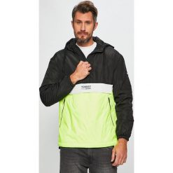 Tommy Jeans - Kurtka. Czarne płaszcze męskie Tommy Jeans, s, bez wzorów, z poliesteru, krótkie, z kapturem. W wyprzedaży za 699,90 zł.