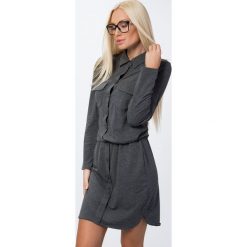 Sukienka zapinana na guziki ciemnoszara 3694. Szare sukienki damskie marki Fasardi, xl, bez wzorów, bez kołnierzyka, bez rękawów. Za 79,00 zł.