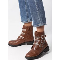 Camelowe Botki Oaklyn. Botki damskie Born2be, z okrągłym noskiem, za kostkę, bez obcasa, na obcasie, z paskami. Za 109,99 zł.