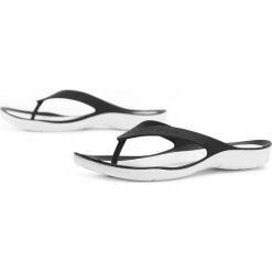 CROCS SWIFWATER FLIPS > 204974-066. Klapki damskie Crocs, bez wzorów, bez obcasa. W wyprzedaży za 99,99 zł.