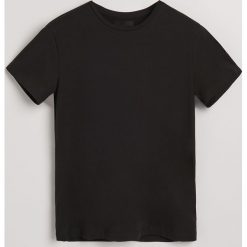 Gładki t-shirt - Czarny. Czarne t-shirty męskie marki Reserved, s. Za 49,99 zł.