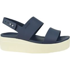 Crocs Brooklyn Low Wedge 206453-46K sandały sportowe damskie granatowe 37/38. Klapki damskie Crocs, bez wzorów, ze skóry, sportowe, na niskim obcasie, na platformie, bez zapięcia, trekkingowe. W wyprzedaży za 219,99 zł.