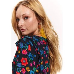 Długa sukienka w kwiaty. Czarne sukienki damskie Top Secret, na co dzień, na lato, w kwiaty, z dekoltem karo, z długim rękawem, długie, maxi. W wyprzedaży za 59,99 zł.