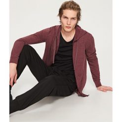 Rozpinana bluza z kapturem - Bordowy. Czerwone bluzy męskie Reserved, s, bez wzorów, z kapturem, bez rękawów, z kapturem. Za 139,99 zł.