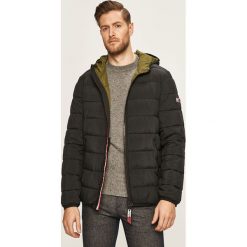 Tommy Jeans - Kurtka. Czerwone płaszcze męskie Tommy Jeans, s, bez wzorów, z poliesteru, krótkie, z kapturem. W wyprzedaży za 459,90 zł.