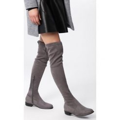 Szare Kozaki Lady In Grey. Szare kozaki damskie Born2be, bez obcasa, na płaskiej podeszwie, bez zapięcia. W wyprzedaży za 154,99 zł.