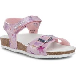 Sandały GEOX - J Adriel G. C J028MC 000QD C8004 S Pink. Różowe sandały dziewczęce Geox, ze skóry ekologicznej, bez zapięcia. W wyprzedaży za 129,00 zł.