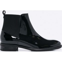 Gino Rossi - Botki Miwa. Czarne buty zimowe damskie marki Gino Rossi, z gumy, z okrągłym noskiem, na obcasie. W wyprzedaży za 329,90 zł.