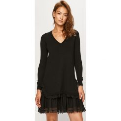 Twinset - Sukienka. Czarne sukienki damskie Twinset, na co dzień, s, bez wzorów, z poliesteru, casualowe, bez kołnierzyka, z długim rękawem, długie, mini, proste. W wyprzedaży za 799,90 zł.