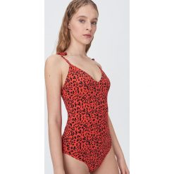 Strój kąpielowy w zwierzęcy wzór - Pomarańczowy. Pomarańczowe stroje kąpielowe damskie Sinsay, s, bez wzorów. Za 59,99 zł.