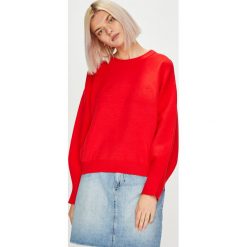 Guess Jeans - Sweter. Szare bez kategorii marki Guess Jeans, s, z poliesteru, z okrągłym kołnierzem. Za 399,90 zł.