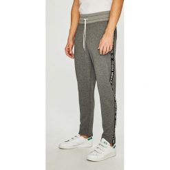 G-Star Raw - Spodnie. Szare spodnie męskie G-Star RAW, na co dzień, xl, bez wzorów, z bawełny, retro. W wyprzedaży za 219,90 zł.