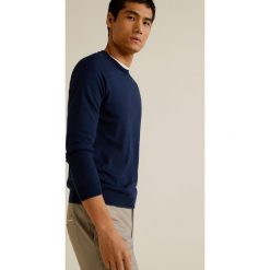Mango Man - Sweter Ten. Niebieskie swetry męskie Mango Man, s, bez wzorów, z bawełny, z okrągłym kołnierzem, bez kaptura. W wyprzedaży za 119,90 zł.