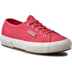 Tenisówki SUPERGA - 2750 Cotu Classic S000010 Paradise Pink T33. Różowe półbuty damskie Superga, bez wzorów, z gumy, bez obcasa, na płaskiej podeszwie, bez zapięcia. W wyprzedaży za 169,00 zł.