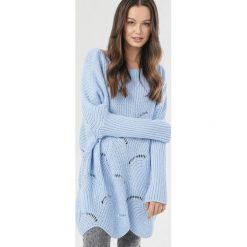 Jasnoniebieski Sweter Peiria. Niebieskie swetry damskie Born2be, uniwersalny, bez wzorów, bez rękawów, bez kaptura. Za 129,99 zł.