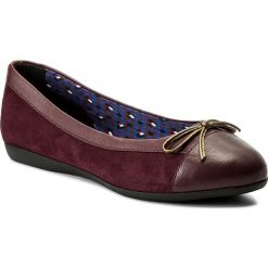 Baleriny TOMMY HILFIGER - Fergie 1C FW0FW01297 Decadent Chocolate 295. Czerwone klasyczne baleriny damskie TOMMY HILFIGER, bez wzorów, ze skóry, bez obcasa, na płaskiej podeszwie. W wyprzedaży za 269,00 zł.