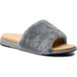 Kapcie EMU AUSTRALIA - Robe W11801 Dove Grey. Szare klapki damskie EMU Australia, bez wzorów, ze skóry, bez obcasa. W wyprzedaży za 189,00 zł.