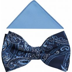 Granatowo-błękitna muszka męska we wzór - paisley A367. Niebieskie muszki męskie Modini Moda Męska, na co dzień, bez wzorów, z bawełny, eleganckie. W wyprzedaży za 49,50 zł.