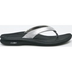 New Balance - Japonki. Czarne klapki damskie New Balance, bez wzorów, ze skóry, bez obcasa, na obcasie. W wyprzedaży za 69,90 zł.