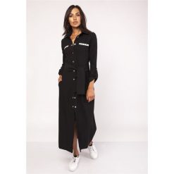 Sukienka maxi w militarnym stylu. Zielone sukienki damskie Made in Poland, moro, z poliesteru, militarne, bez kołnierzyka, bez rękawów, maxi. Za 219,00 zł.