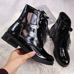Botki damskie lakierowane czarne S.Barski. Czarne botki damskie S.barski, z lakierowanej skóry, bez obcasa, bez zapięcia. Za 139,99 zł.