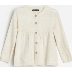Melanżowy sweter - Kremowy. Białe swetry damskie Reserved, bez wzorów, bez rękawów, bez kaptura. Za 49,99 zł.