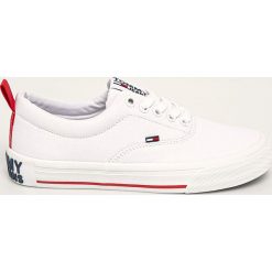 Tommy Jeans - Tenisówki. Czarne trampki i tenisówki damskie Tommy Jeans, bez wzorów, z jeansu, na sznurówki. W wyprzedaży za 249,90 zł.
