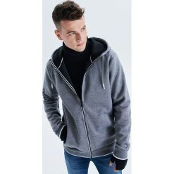 Bluza basic z kapturem - Czarny. Czarne bluzy męskie Cropp, s, bez wzorów, z kapturem, bez rękawów, z kapturem. Za 99,99 zł.